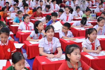 Học sinh tham gia vòng Chung kết Cuộc thi Viết chữ đẹp “Nét chữ-Nết người”