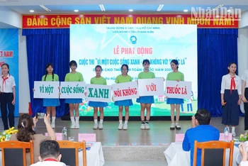 Thiếu nhi gửi thông điệp "Nói không với thuốc lá”.