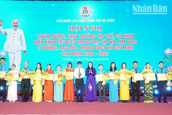 Tuyên dương các tập thể có thành tích xuất sắc trong thực hiện Chỉ thị số 05-CT/TW.
