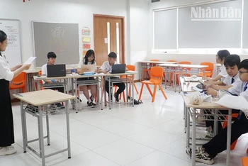 Mỗi phòng tranh biện có 2 đội thi.