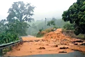 Mưa lớn, kéo dài gây ách tắc giao thông ở huyện vùng cao Mường Khương, tỉnh Lào Cai. (Ảnh: TL)