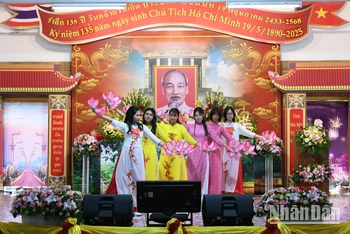 Kỷ niệm 135 năm Ngày sinh Chủ tịch Hồ Chí Minh tại tỉnh Nakhon Phanom, Thái Lan