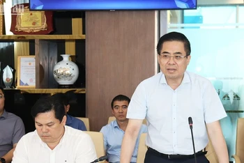 Chủ tịch Ủy ban nhân dân tỉnh Quảng Ngãi Nguyễn Hoàng Giang phát biểu kết luận tại buổi làm việc.