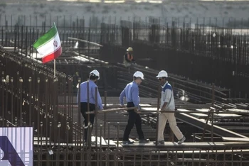 Ảnh minh họa: Công trường xây dựng giai đoạn 2 của Nhà máy điện hạt nhân Bushehr của Iran ở Bushehr, miền nam Iran, vào ngày 10/11/2019. (Ảnh: XINHUA)