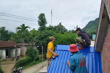 Sau khi được hỗ trợ, hơn 400 hộ dân ở huyện miền núi Nam Đông đã khẩn trương xóa bỏ nhà tạm, thay thế bằng những ngôi nhà kiên cố.