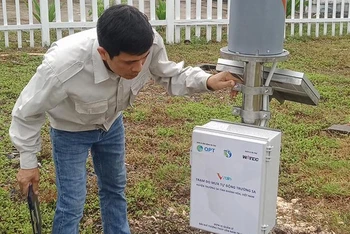 Vận hành và khai thác trạm đo mưa tự động tại Trường Sa