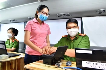 Hoạt động cấp căn cước công dân tại Thành phố Hồ Chí Minh. (Ảnh: nhandan.vn)
