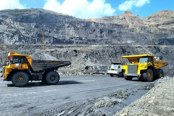 Hoạt động sản xuất trên khai trường Công ty Than Hà Tu - Vinacomin. (Ảnh: nhandan.vn)