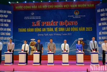 Lãnh đạo tỉnh Quảng Ngãi và các sở, ngành, địa phương, doanh nghiệp phát động Tháng hành động An toàn, vệ sinh lao động năm 2023, tháng 5/2023 (Ảnh: Hiển Cừ)