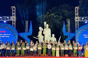 Tuyên dương điển hình tiên tiến trong công tác phòng, chống ma túy của Thủ đô. (Ảnh: VGP)