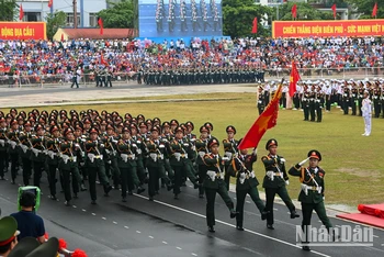 Chiến sĩ Quân đội nhân dân Việt Nam tại lễ diễu binh kỷ niệm 70 năm Chiến thắng Điện Biên Phủ, ngày 7/5/2024 tại thành phố Điện Biên Phủ. (Ảnh THÀNH ĐẠT)