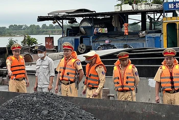 Thu giữ 7.000 tấn than không rõ nguồn gốc.
