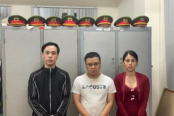 Các đối tượng cầm đầu đường dây môi giới mại dâm bị bắt giữ.