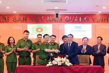 Lễ ký Kế hoạch phối hợp triển khai thực hiện Đề án 06/CP, Đề án 175 .