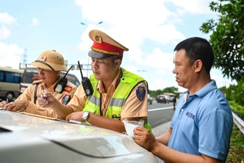 Nhiều hành vi vi phạm có mức xử phạt vi phạm hành chính tăng rất cao. (Ảnh minh họa)