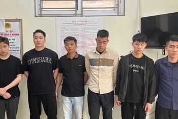 Các đối tượng tại cơ quan công an.