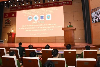 Toàn cảnh hội nghị.