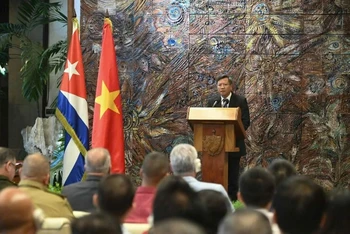 Đại sứ Việt Nam tại Cuba Lê Quang Long phát biểu tại buổi lễ. (Ảnh: Đại sứ quán Việt Nam tại Cuba)