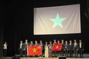 Đoàn học sinh Việt Nam tham dự Olympic quốc tế về thiên văn học và vật lý thiên văn lần thứ 15. (ẢNH: TTXVN)