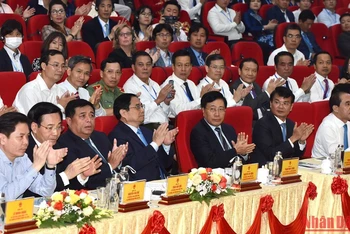 Thủ tướng Phạm Minh Chính và các đại biểu dự Hội nghị triển khai Nghị quyết số 11.