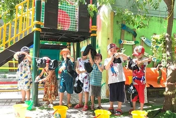 Học trò trường mầm non Ngọc Lan, quận Hải Châu, TP Đà Nẵng trải nghiệm làm việc nhỏ có ích.