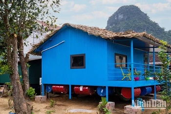 Homestay thích ứng thời tiết là những nhà nổi ở Tân Hóa, huyện Minh Hóa (Quảng Bình).