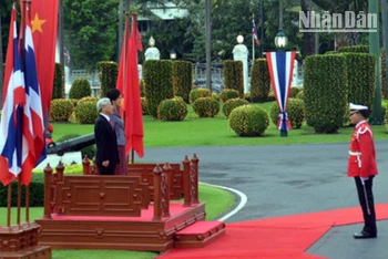 Lễ đón Tổng Bí thư Nguyễn Phú Trọng trong chuyến thăm chính thức Thái Lan từ ngày 25-27/6/2013. (Ảnh: XUÂN SƠN)