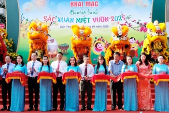 Nghi thức khai mạc chương trình.