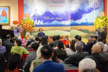 Không gian Lễ ra mắt hai tập sách "Nhặt dọc đường" và "Xa và gần".