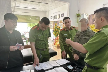 Công an kiểm tra hành chính cơ sở cầm đồ.