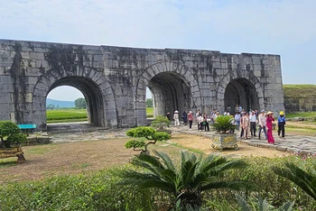 Cổng phía nam Di sản văn hóa thế giới Thành nhà Hồ.