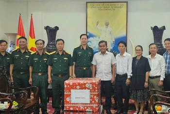 Bí thư Tỉnh ủy Gia Lai Hồ Văn Niên và Trung tướng Đào Tuấn Anh-Tư lệnh Quân đoàn 34 cùng Đoàn công tác tại buổi tiếp.
