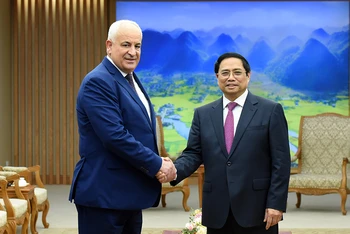 Thủ tướng Phạm Minh Chính tiếp Bộ trưởng Nội vụ Nhà nước Palestine Ziad Hab Al-Reeh. (Ảnh: Trần Hải)