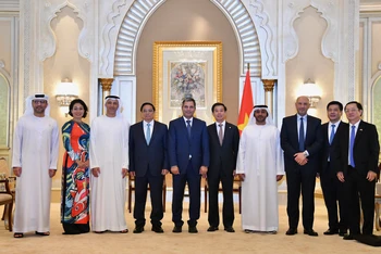 Thủ tướng Phạm Minh Chính và 4 tập đoàn hàng đầu UAE tại buổi tiếp (Ảnh: Thanh Giang).