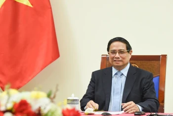 Thủ tướng Phạm Minh Chính điện đàm với Thủ tướng Malaysia Anwar Ibrahim. (Ảnh: TRẦN HẢI).