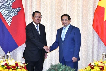 Thủ tướng Chính phủ Phạm Minh Chính và Chủ tịch Đảng Nhân dân Campuchia (CPP), Chủ tịch Thượng viện Campuchia Hun Sen. (Ảnh: THANH GIANG)