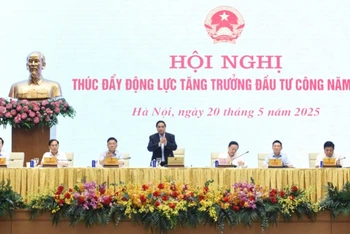Thủ tướng Phạm Minh Chính chủ trì hội nghị Thường trực Chính phủ về thúc đẩy đẩy động lực tăng trưởng đầu tư công năm 2025 (Ảnh: TRẦN HẢI).