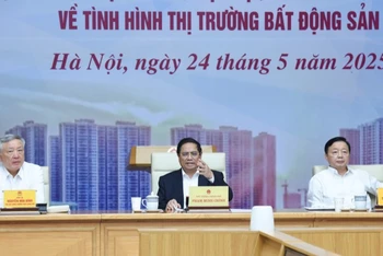 Thủ tướng Phạm Minh Chính chủ trì cuộc làm việc. (Ảnh: TRẦN HẢI)