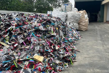 Hình ảnh nhóm chuyên gia UNDP ghi lại tại thôn Bùi, Cẩm Xá, Hưng Yên trong chuyến đi thực địa.