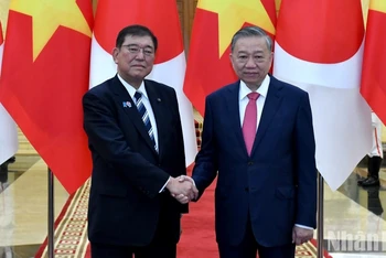 Tổng Bí thư Tô Lâm với Thủ tướng Nhật Bản Ishiba Shigeru. (Ảnh: ĐĂNG KHOA) 