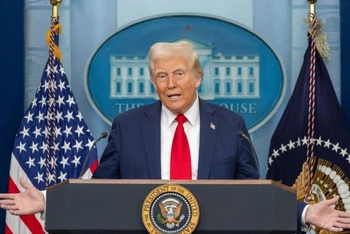 Tổng thống Donald Trump phát biểu trong một cuộc họp báo tại Nhà Trắng ở Washington D.C. vào ngày 30/1/2025. (Ảnh: Tân Hoa xã)