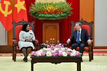 Tổng Bí thư Tô Lâm tiếp bà Nomvula Mokonyane, Phó Tổng thư ký thứ nhất Đảng Đại hội Dân tộc Phi (ANC) của Nam Phi. (Ảnh: ĐĂNG KHOA)
