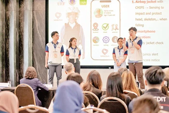 Sinh viên Trường đại học Kinh tế-Tài chính Thành phố Hồ Chí Minh trong một chương trình thực tập tại nước ngoài.