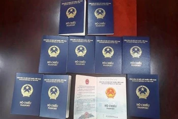 Hộ chiếu phổ thông mẫu mới (không gắn chíp điện tử). (Ảnh: Báo Chính phủ)