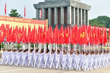 Vững bước dưới ngọn cờ vẻ vang của Đảng