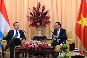 Chủ tịch UBND Thành phố Hồ Chí Minh Phan Văn Mãi tiếp Thủ tướng Đại công quốc Luxembourg. (Ảnh: Trang tin điện tử Đảng bộ Thành phố Hồ Chí Minh)