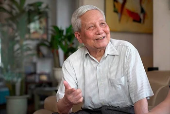 Nhà báo Hà Đăng - Ảnh: HOÀNG NHƯỠNG
