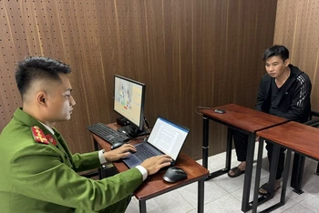 Đối tượng Nguyễn Tuấn Anh tại cơ quan điều tra.