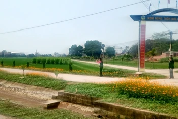 Kênh mương và đường giao thông ở xã Dương Thành, huyện Phú Bình được đầu tư nâng cấp, thúc đẩy sản xuất, vận chuyển hàng hóa.