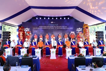 Động thổ Tổ hợp Trung tâm nghiên cứu, sản xuất và đào tạo chuyên gia công nghệ FPT Software tại Quy Nhơn, Bình Định.